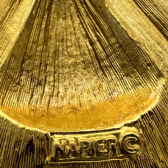 NAPIER Vintage White Lucite and Gold Tone Mid-Century Modern Choker Necklace - Picture 6 of 7